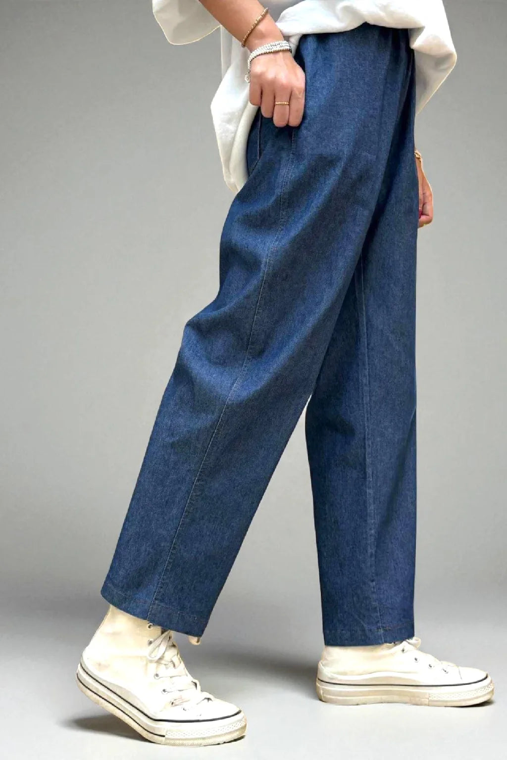 Women's High-Waisted Relaxed Fit Straight-Leg Jeans - Image 4