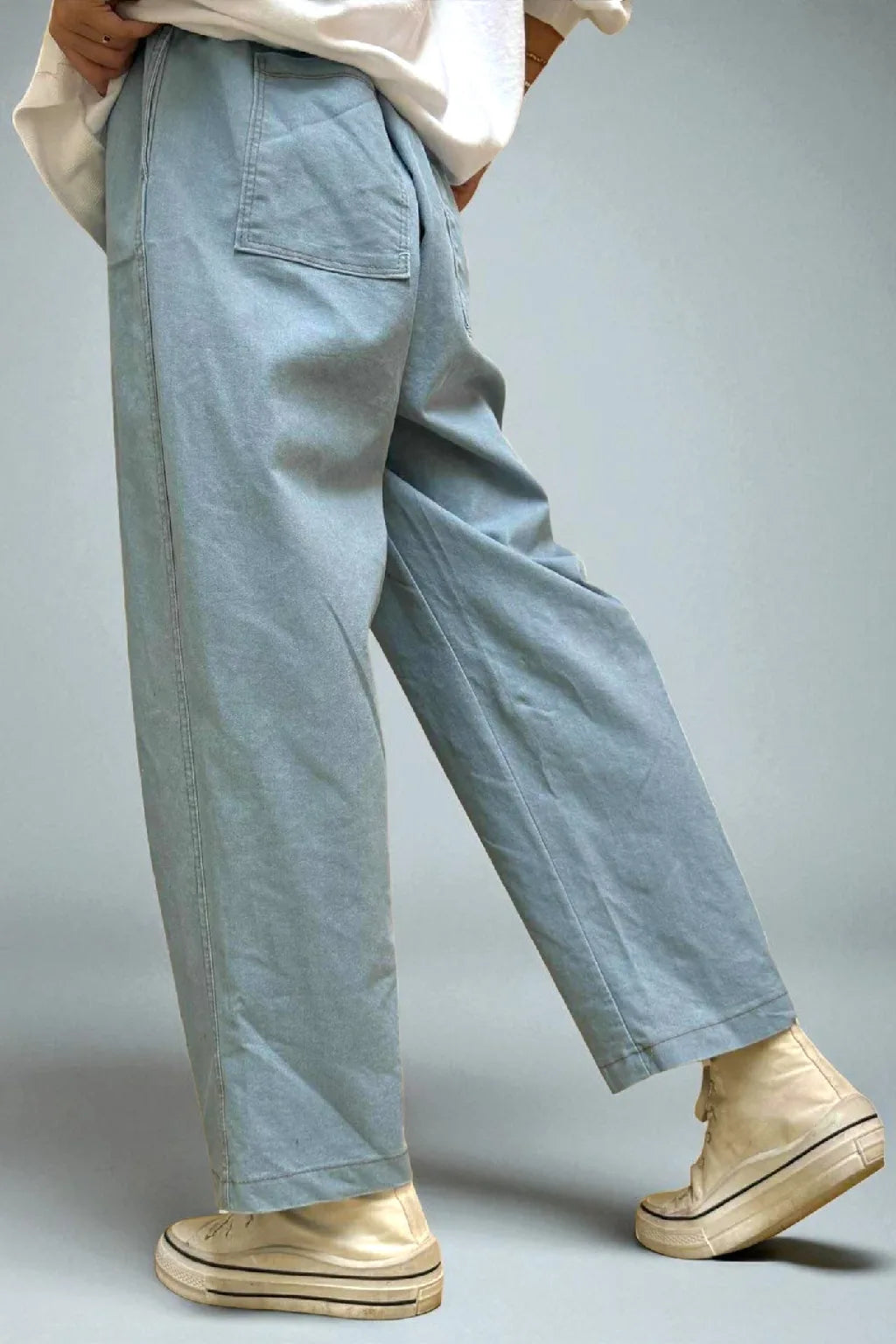 Women's High-Waisted Relaxed Fit Straight-Leg Jeans - Image 2